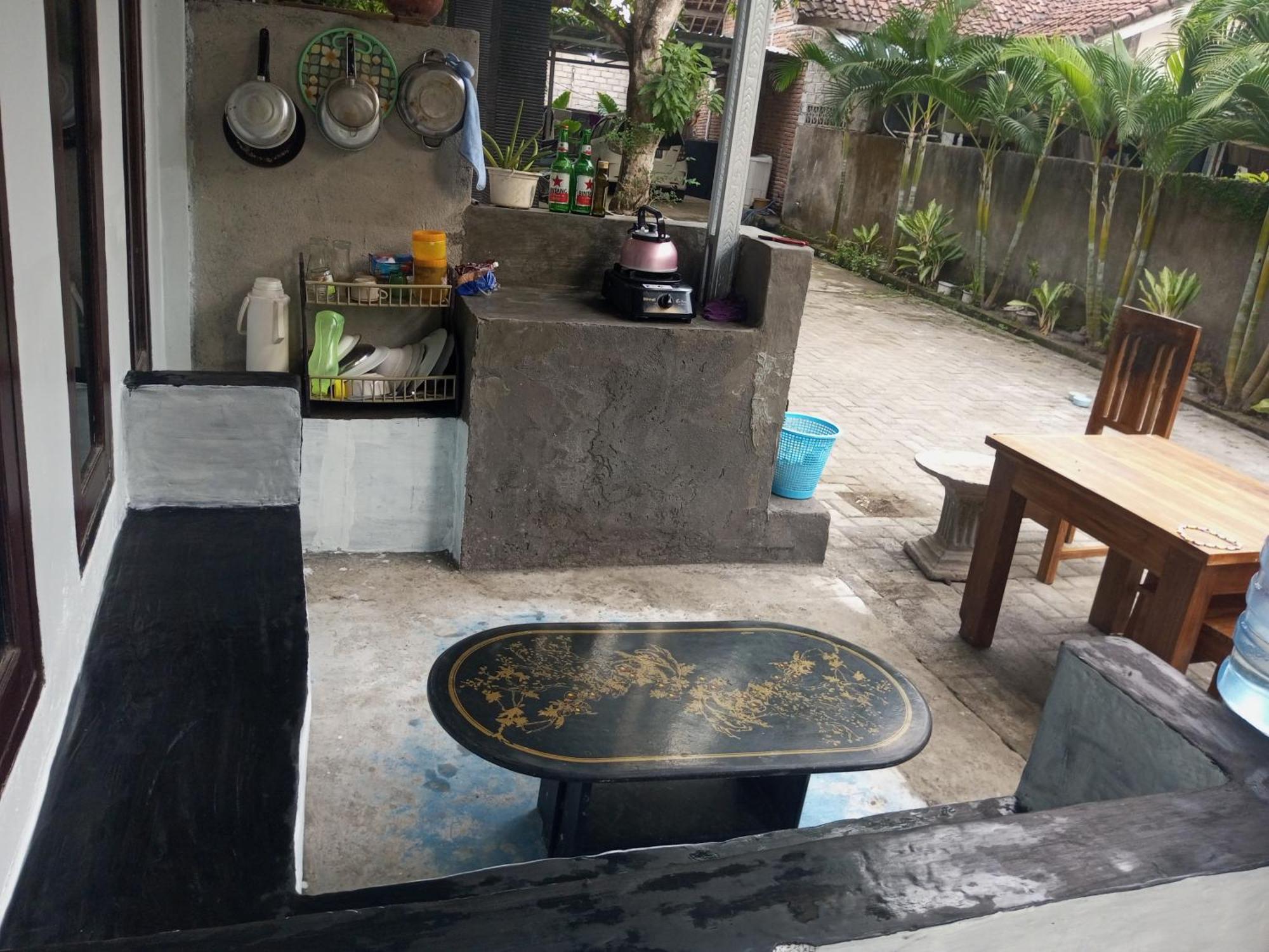 Kri Homestay Kuta  Стая снимка