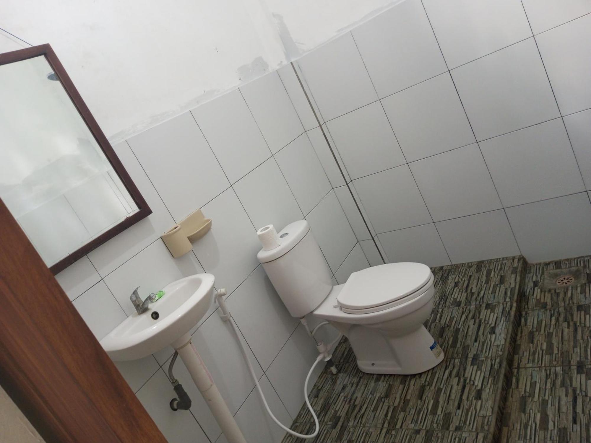 Kri Homestay Kuta  Стая снимка